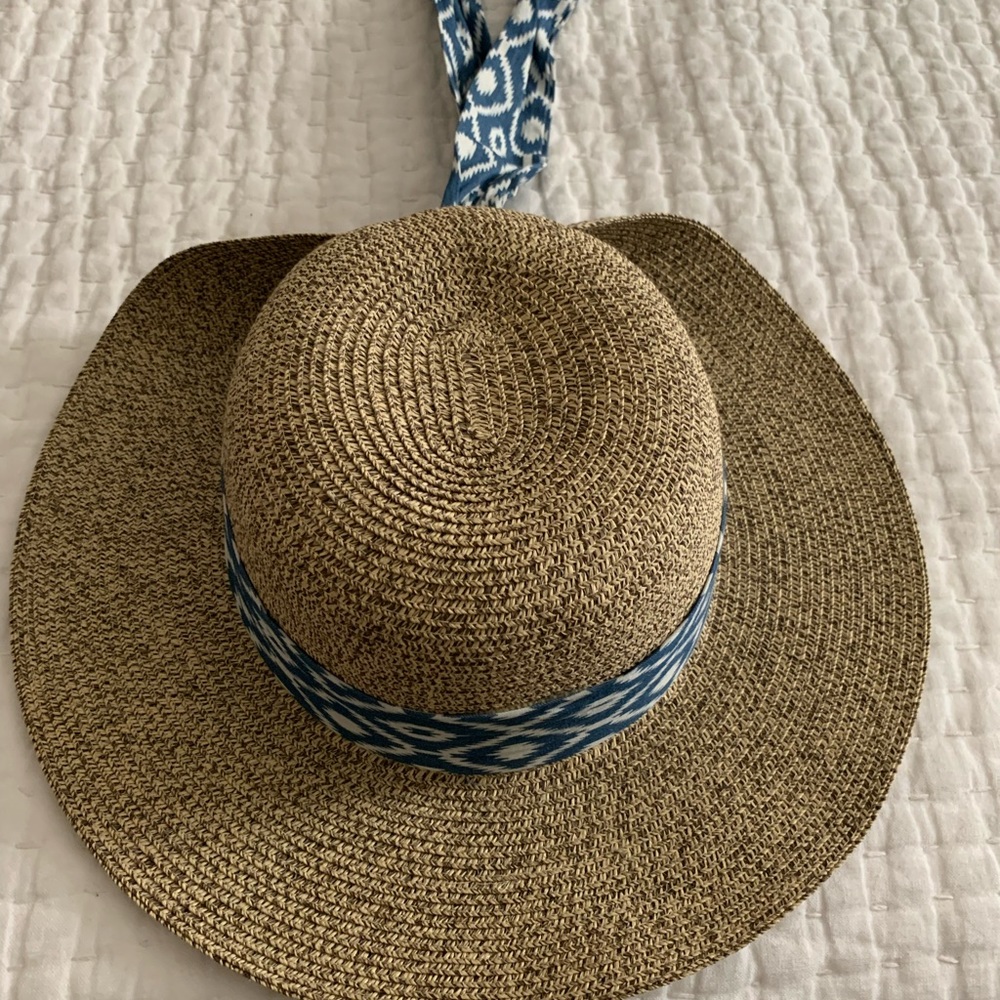 SUN HAT.  NEVER WORN.  EXCELLENT CONITION